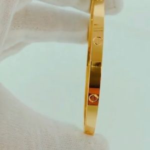 22k solid gold bangle